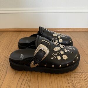 Toga Pulla Sabot Metal Mules